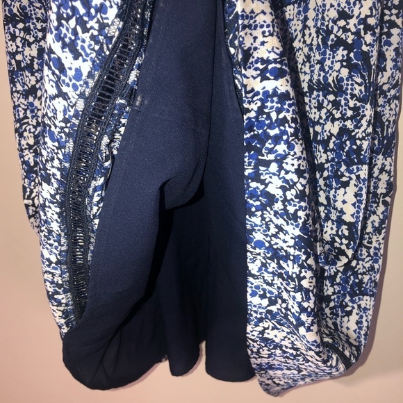 Banana Republic Navy and White Short Sleeved V neck Shift Dress Size 2 - Picture 2 of 6